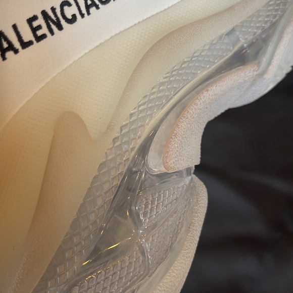 Balenciaga triple s sneaker size 37/6.5 - Picture 16 of 17